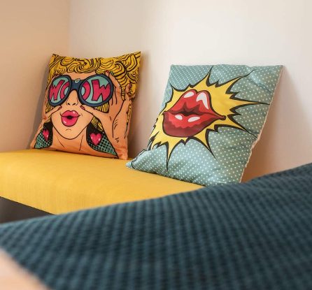 Chambre Pop Art — coussins
